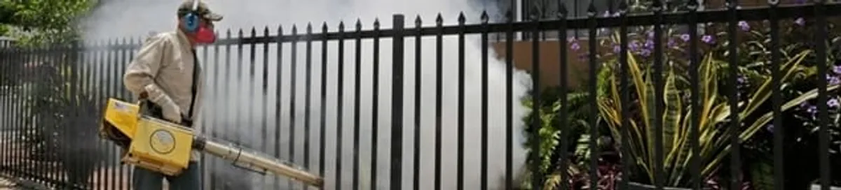 Mosquito control technician fogging a yard perimeter for mosquito reduction in Aurora, CO